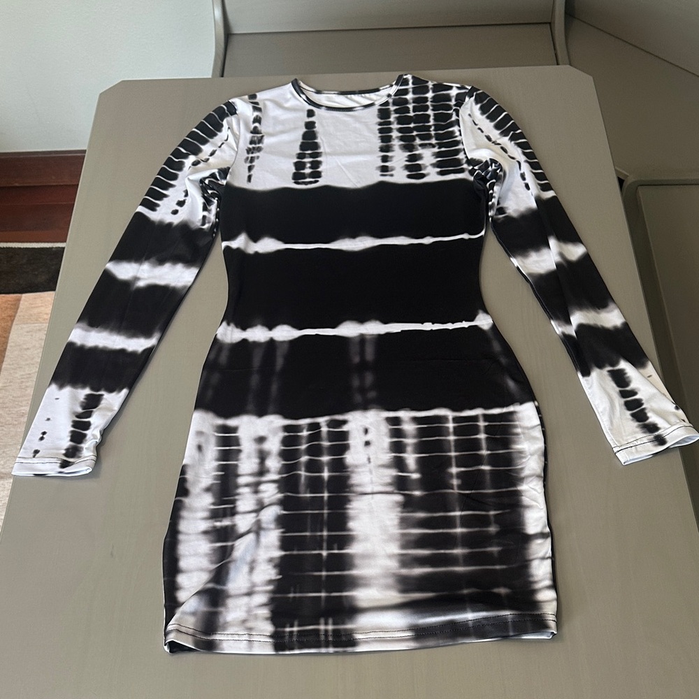 Black & White Tie-Dye Long Sleeve Bodycon Dress